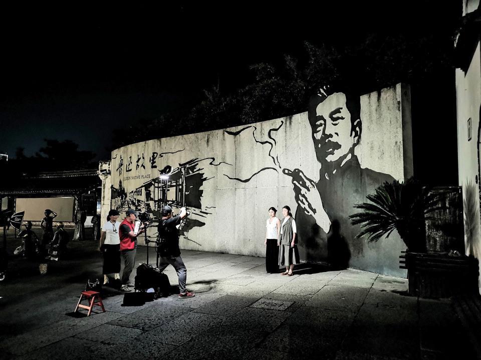 投诉鲁迅夹烟墙画当事人致歉